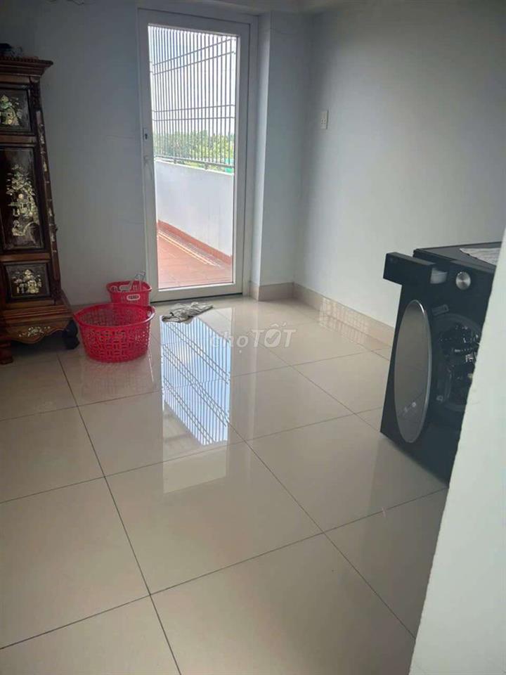 nhà cho thuê. 4 phòng ngủ 12 triệu 