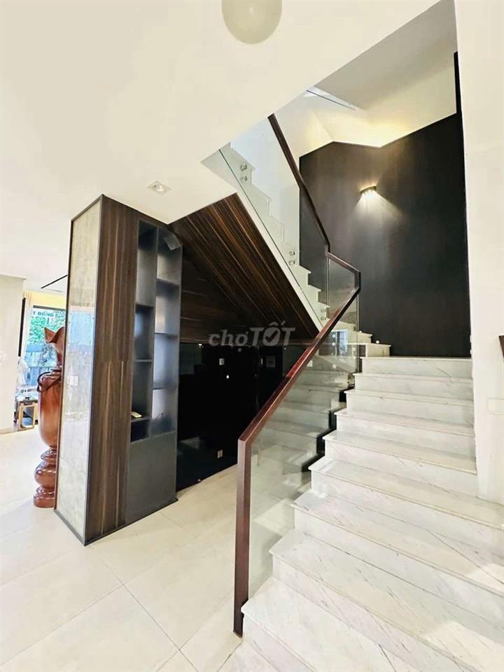 CHO THUÊ BIỆT THỰ MỸ KIM  2, ĐƯỜNG ĐẶNG ĐỨC THUẬT QUẬN 7