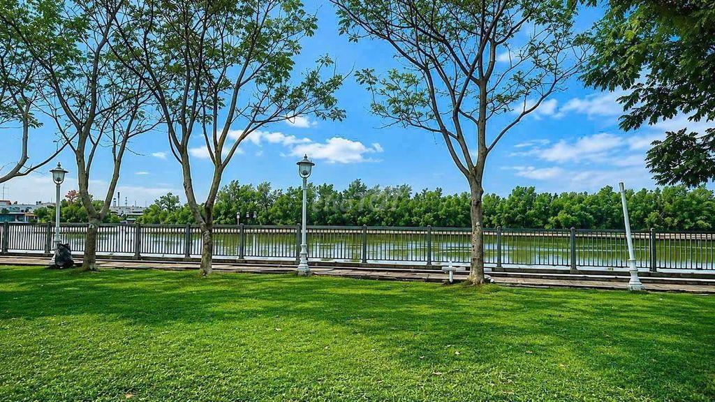 BÁN BIỆT THỰ VEN SÔNG - TÂN MỸ Q7 CÁCH TRƯỜNG CANADA PHÚ MỸ HƯNG