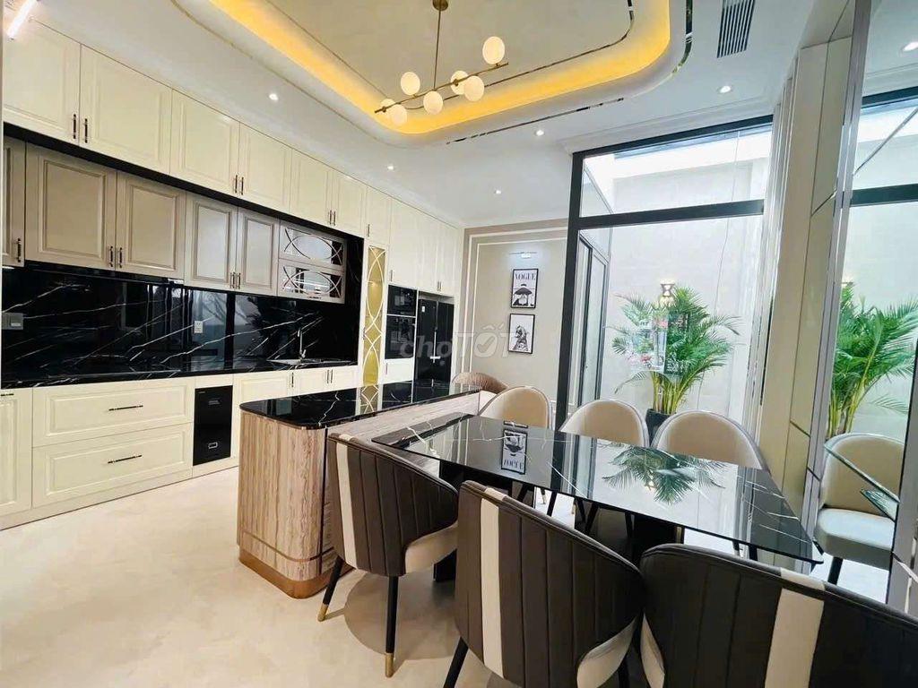 BÁN NHÀ ĐẸP 4 LẦU ST CÓ THANG MÁY LIỀN KỀ PHÚ MỸ HƯNG Đường D5B QUẬN 7