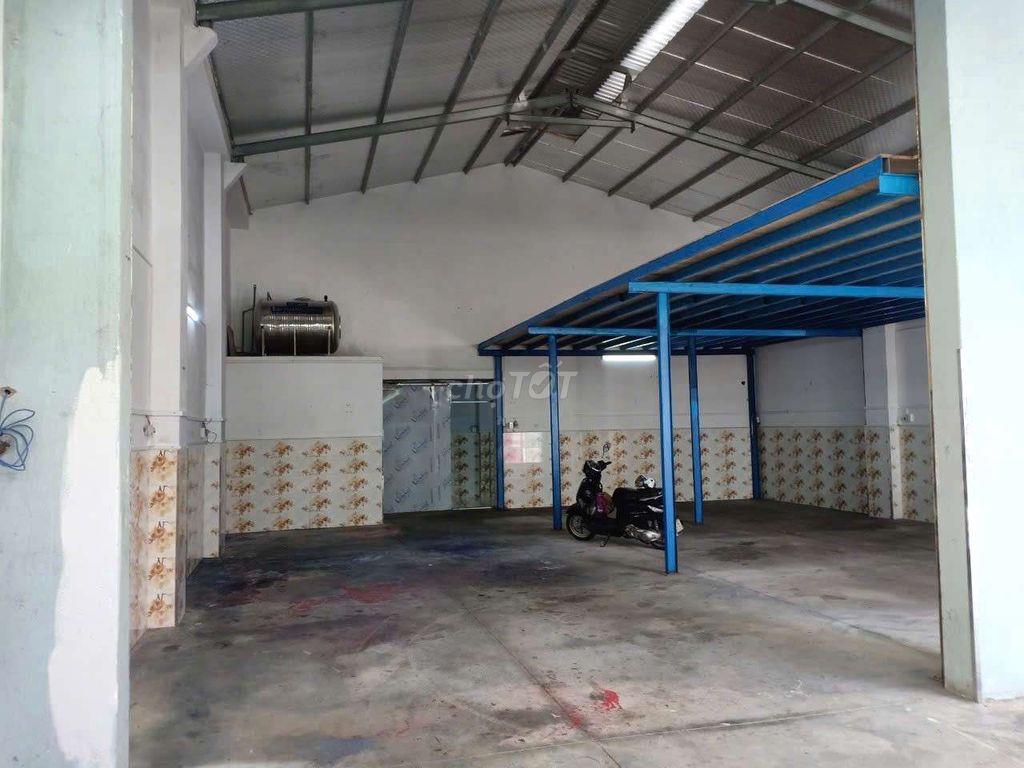 kho hướng Đông.11×20 có gác lửng,văn phòng,hẻm to