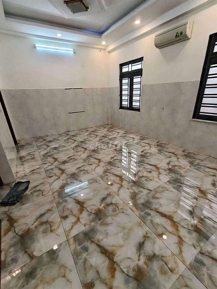 nhà trống khu dân cư Vĩnh Lộc.6 phòng ngủ mới sạch sẽ 