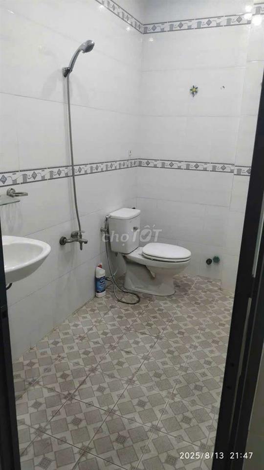 nhà hướng Tây,4 phòng ngủ,sân thượng.hẻm to