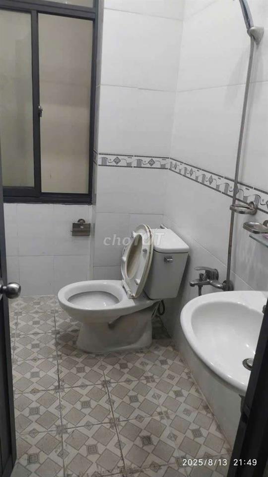 nhà hướng Tây,4 phòng ngủ,sân thượng.hẻm to