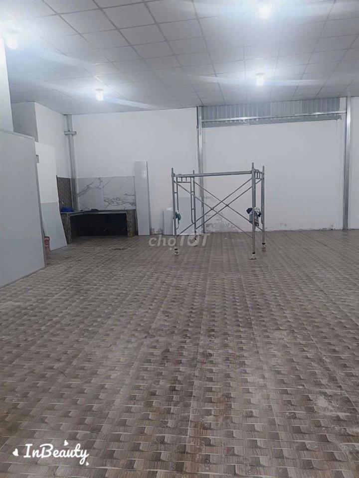 kho cho thuê 18×12 gạch men.có điện 3 pha.
