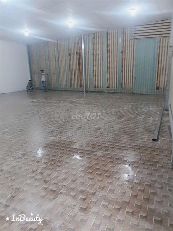 kho cho thuê 18×12 gạch men.có điện 3 pha.