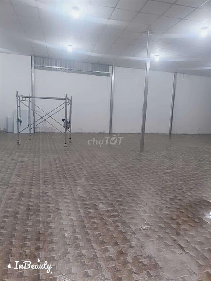 kho cho thuê 18×12 gạch men.có điện 3 pha.