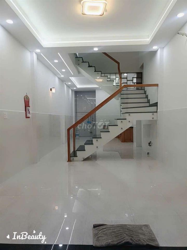 nhà mới sạch sẽ gần ngã tư Gò Mây.kdc Vĩnh Lộc 