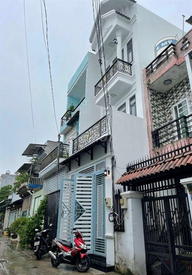 nhà 2 lầu 4 phòng ngủ.gần chợ Liên Khu 5-6