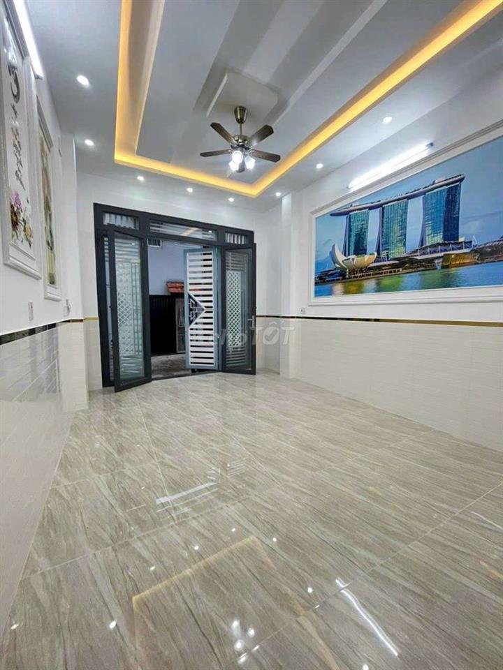 nhà 2 lầu 4 phòng ngủ.gần chợ Liên Khu 5-6