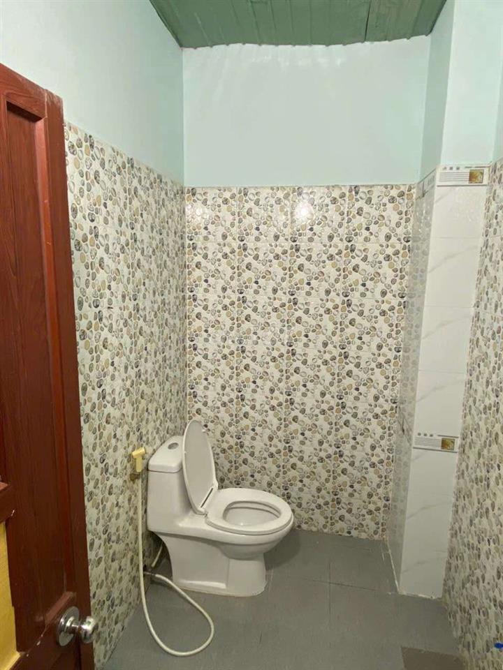 nhà hướng Tây.4×25 trống suốt.dưới có phòng 