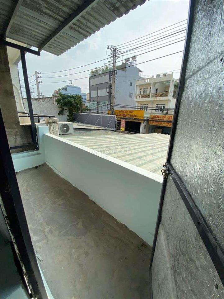 nhà hướng Tây.4×25 trống suốt.dưới có phòng 