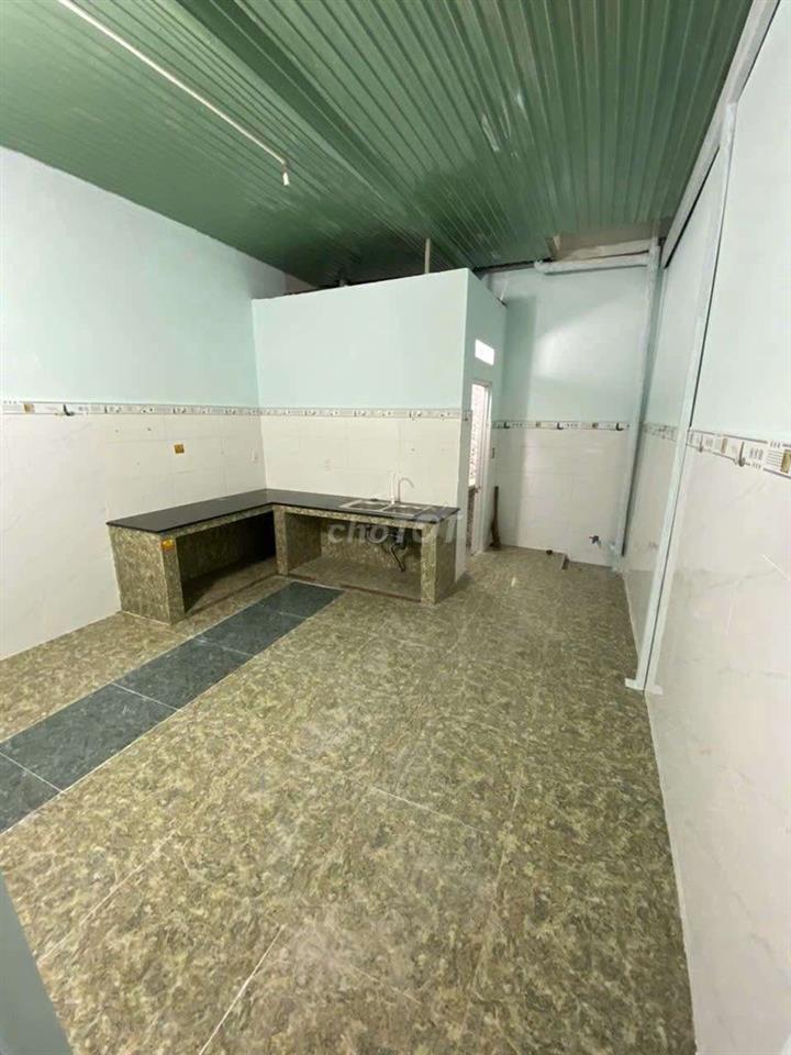 nhà hướng Tây.4×25 trống suốt.dưới có phòng 