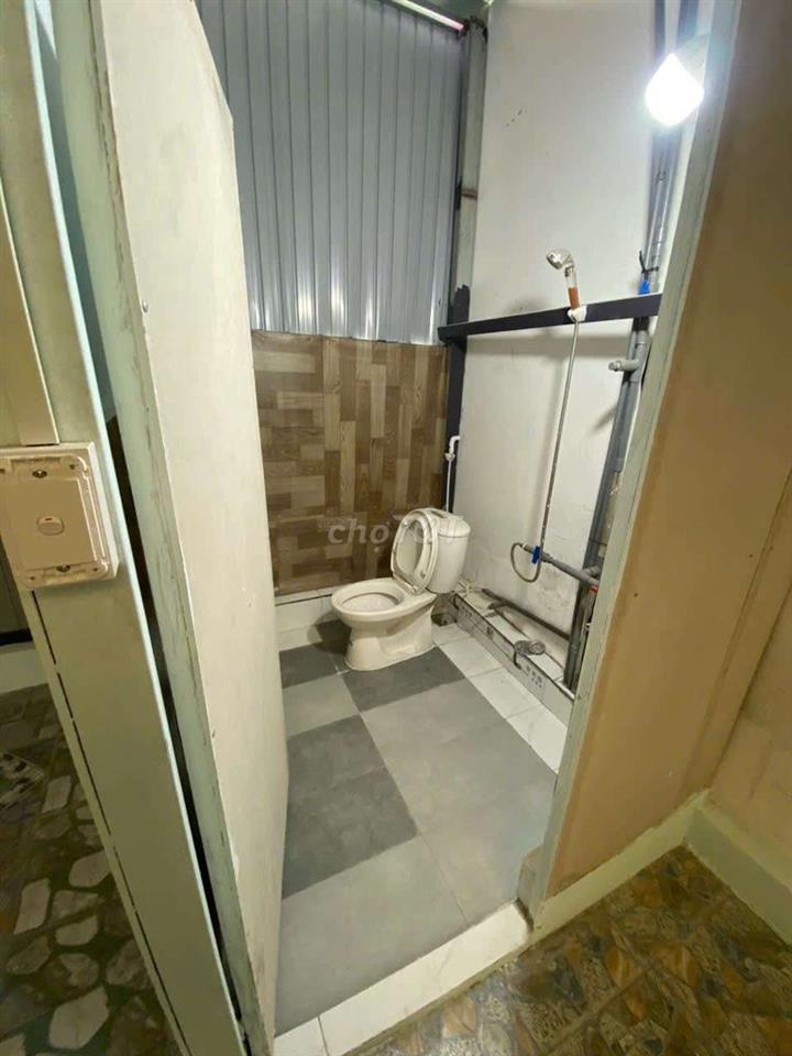 nhà hướng Tây.4×25 trống suốt.dưới có phòng 