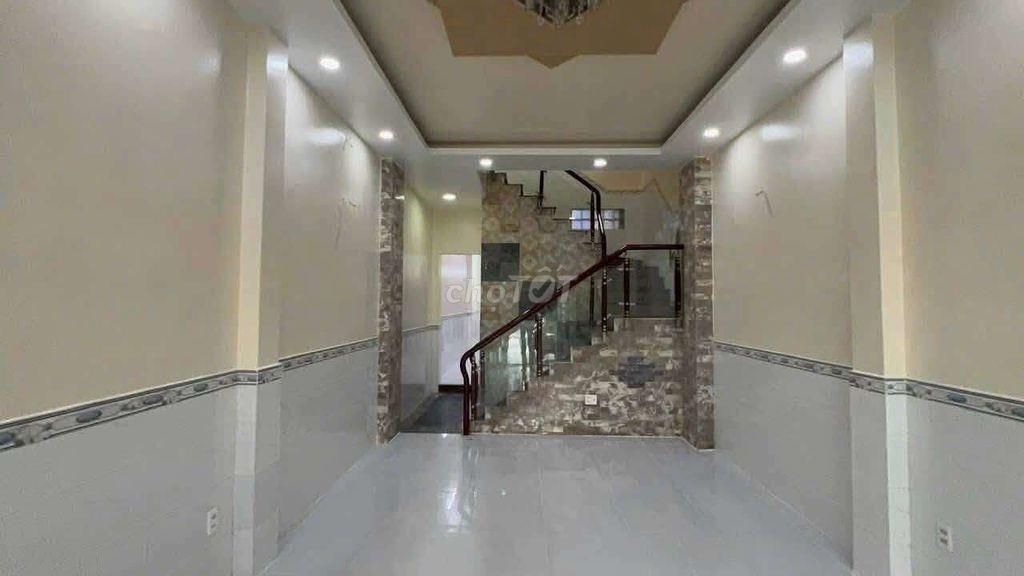 nhà hướng Tây.gần chợ Bình Thành.4 phòng ngủ,sân thượng 