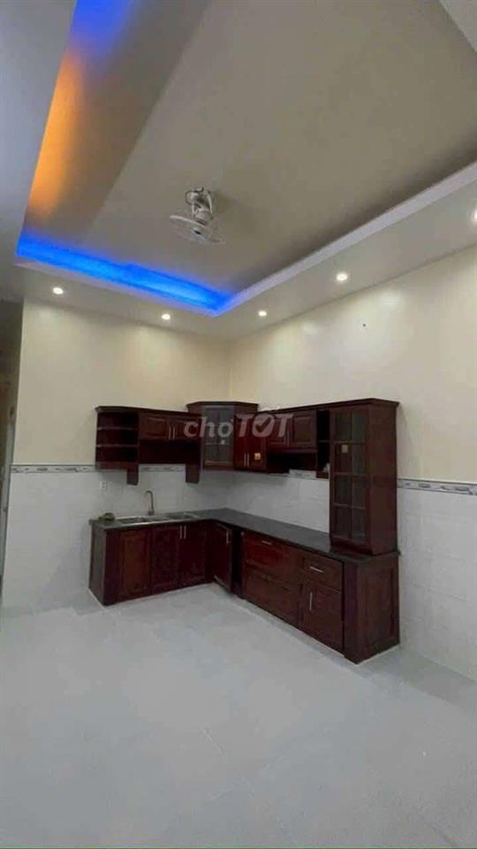nhà hướng Tây.gần chợ Bình Thành.4 phòng ngủ,sân thượng 