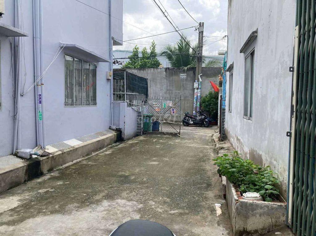 nhà 1 lầu 2 phòng ngủ 2 tollet.gần ngã tư Gò Mây 