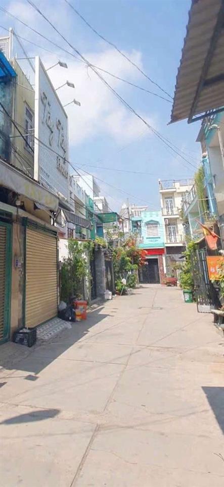 nhà 1 lầu 2 phòng ngủ 2 tollet.sau lưng trường học Kim Đồng 