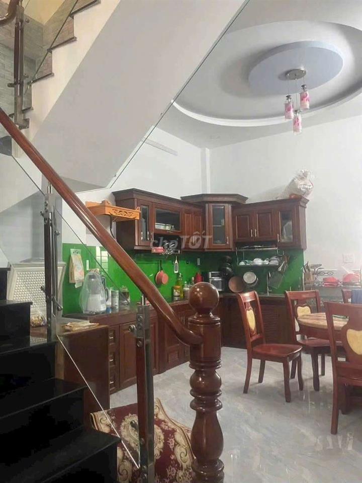 nhà mới ,gần trường Kim Đồng.nội thất cơ bản