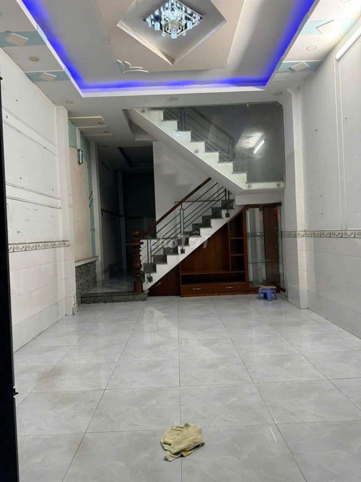 nhà 4 phòng ngủ.5 tollet.sân thượng