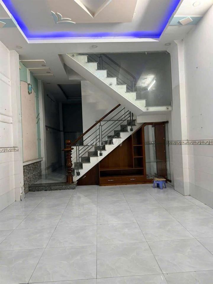 nhà 4 phòng ngủ.5 tollet.sân thượng