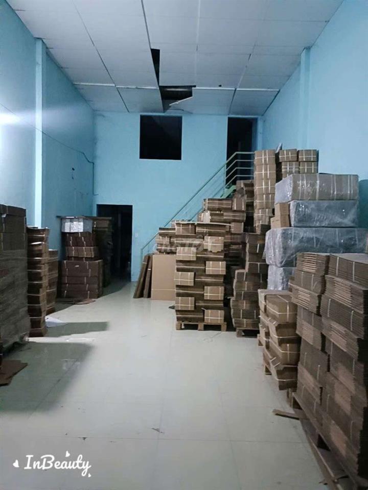 nhà ngang 5 dài 33 trống suốt.gác lửng 2 phòng.gần ngã 5 vĩnh lộc 