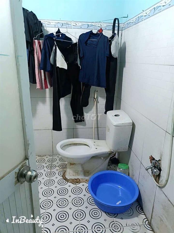nhà ngang 5 dài 33 trống suốt.gác lửng 2 phòng.gần ngã 5 vĩnh lộc 