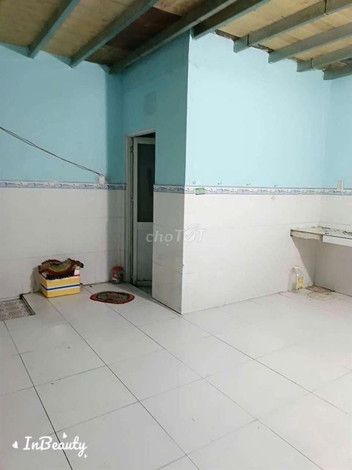 nhà ngang 5 dài 33 trống suốt.gác lửng 2 phòng.gần ngã 5 vĩnh lộc 