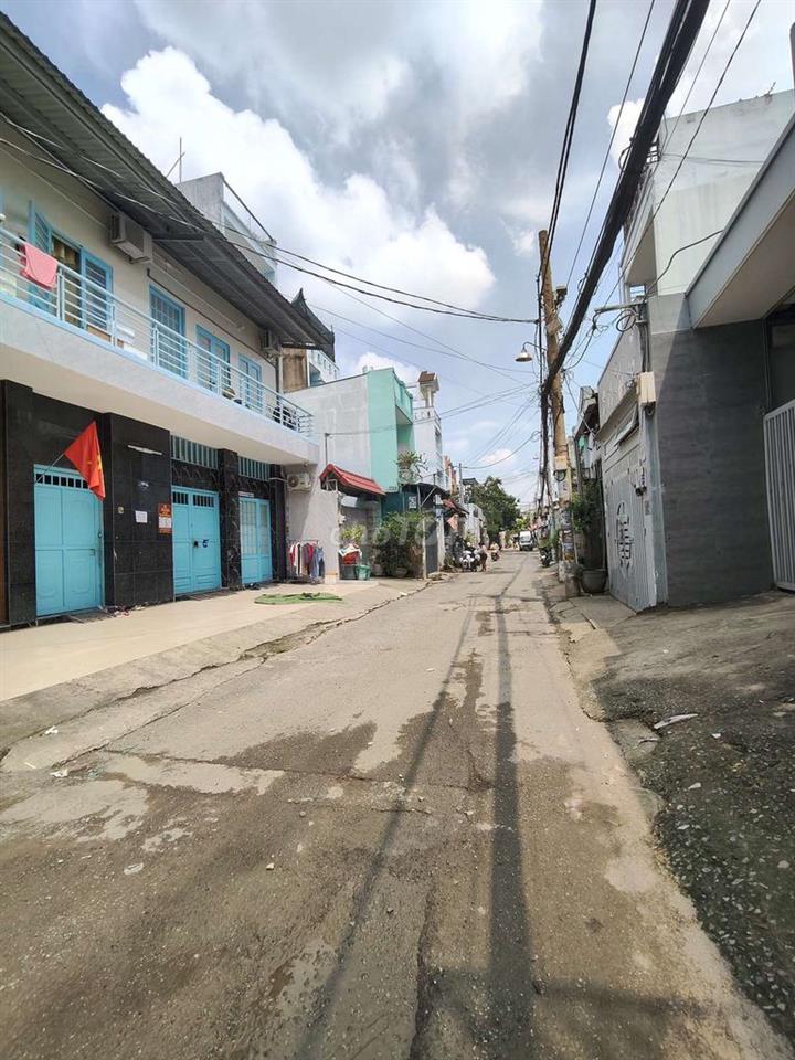 nhà gần chợ Bình Thành.1 phòng 1 gác.giá 5 triệu 