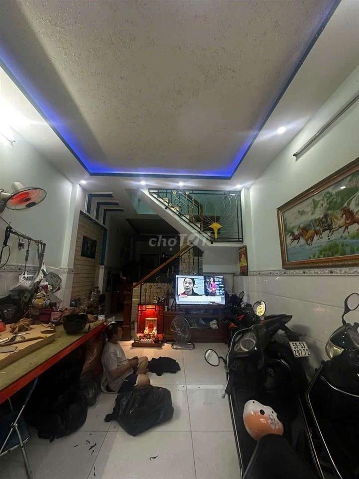 nhà hướng Nam.gần chợ lk56.sạch đẹp 