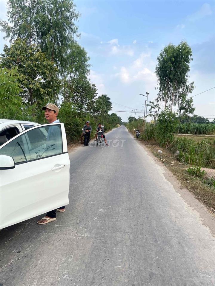 Cho thuê mặt bằng kinh doanh đã san lấp, làm móng kiên cố