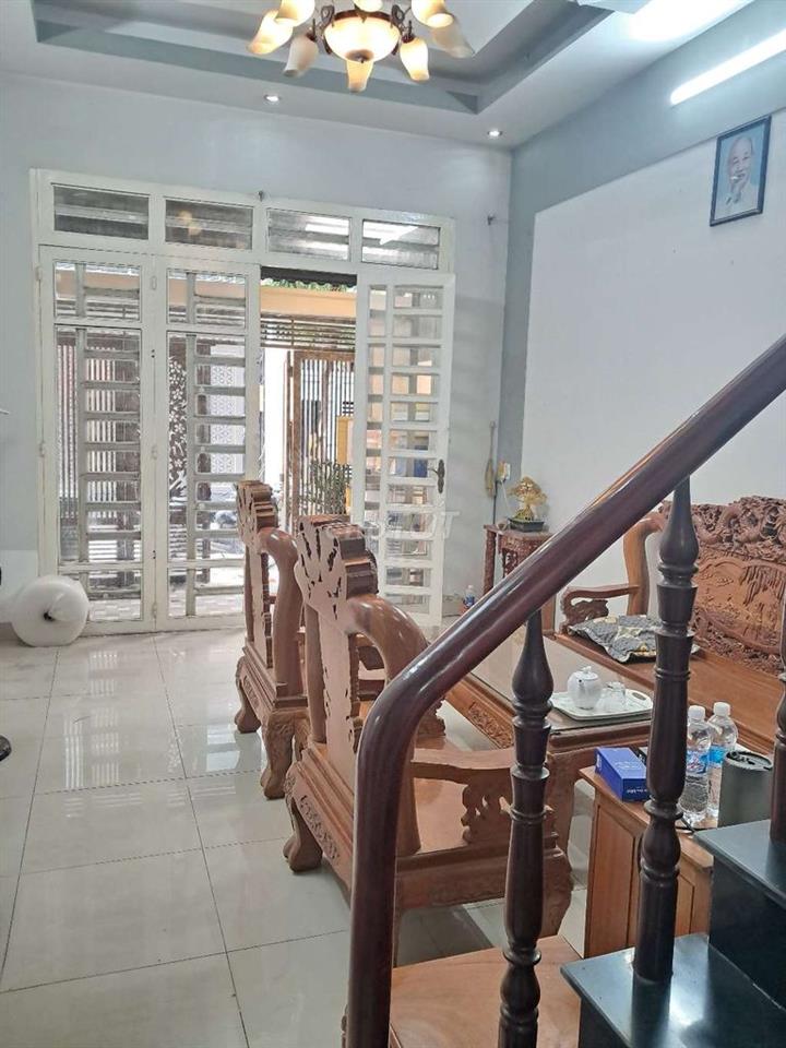 Nhà 1 trệt 1 lầu sân thượng full nội thất đường liên khu 4/5 BHH B 