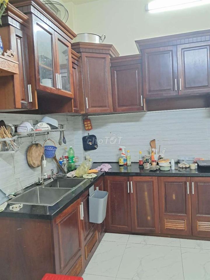 Nhà 1 trệt 2 lầu có nội thất đường Bình Thành BHH B bình tân 