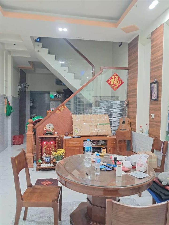 Nhà 1 trệt 2 lầu có nội thất đường Bình Thành BHH B bình tân 