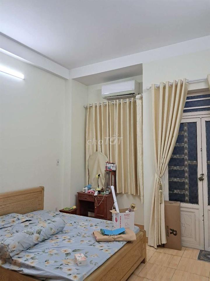 Nhà 1 trệt 2 lầu có nội thất đường Bình Thành BHH B bình tân 