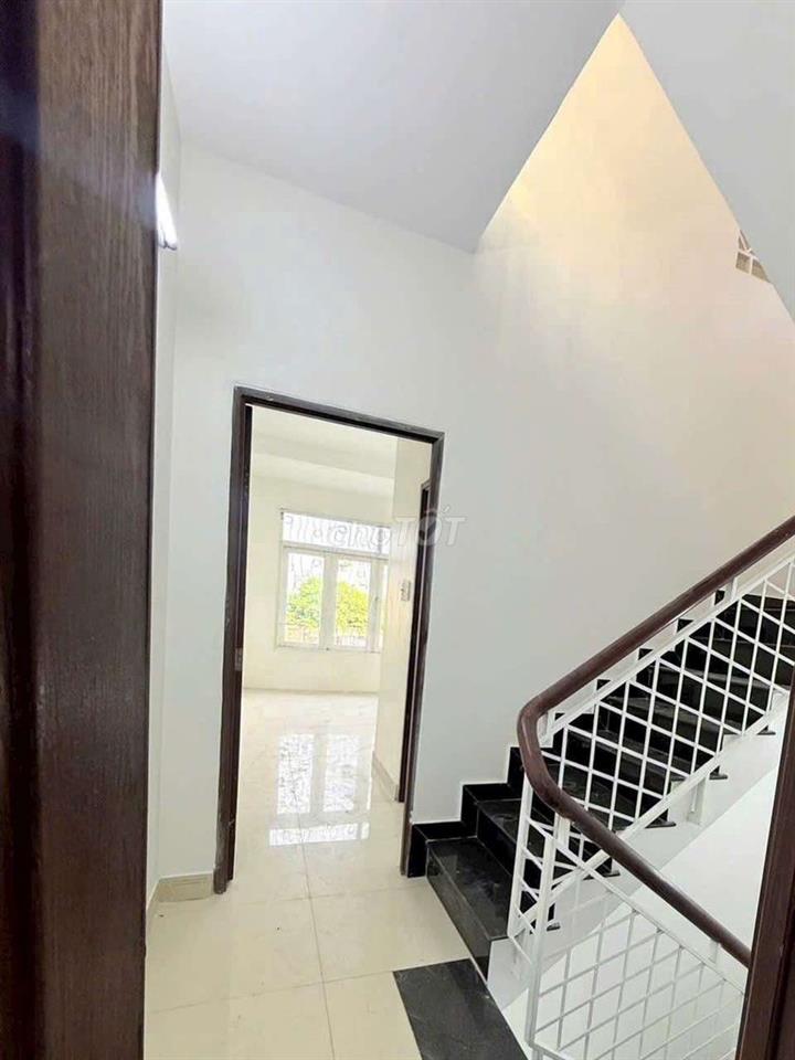 Nhà 1 trệt 2 lầu sân thượng đường 4B KDC Vĩnh Lộc BHH B bình tân
