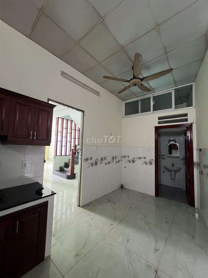 Cho thuê nhà hẻm ô tô 1 trệt 1 lầu xã Bình Chánh
