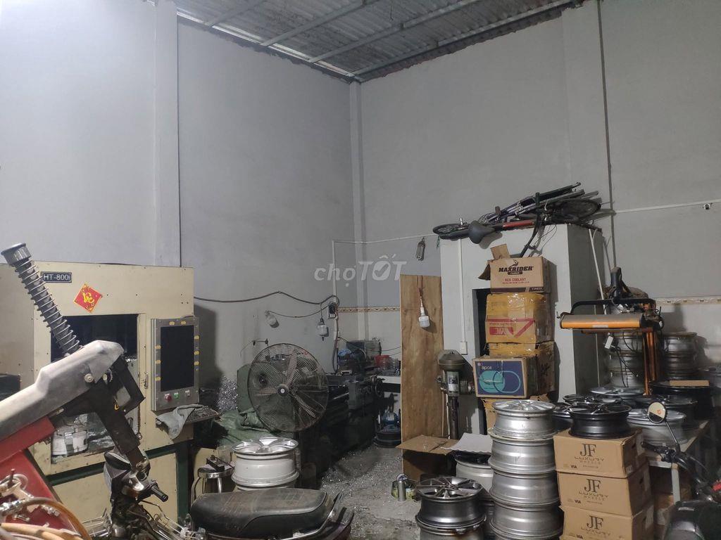 Cho thuê nhà, kho, xưởng. Mặt đường C4 Phạm Hùng. 