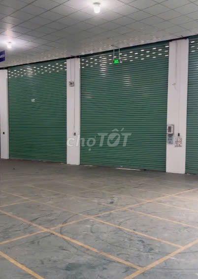 Cho thuê kho Quận 7 có pccc tự động,nhiều cửa xuất nhập hàng, 1000m2