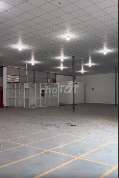 Cho thuê kho Quận 7 có pccc tự động,nhiều cửa xuất nhập hàng, 1000m2
