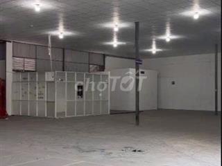 Cho thuê kho Quận 7 có pccc tự động,nhiều cửa xuất nhập hàng, 1000m2
