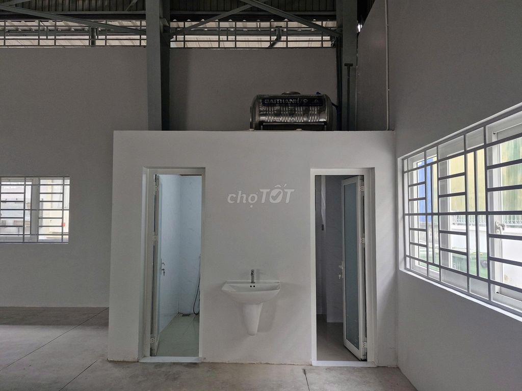 Cho thuê nhà xưởng KCN TÂN TẠO 2.800M2 có văn phòng, giá  4.3$/m2