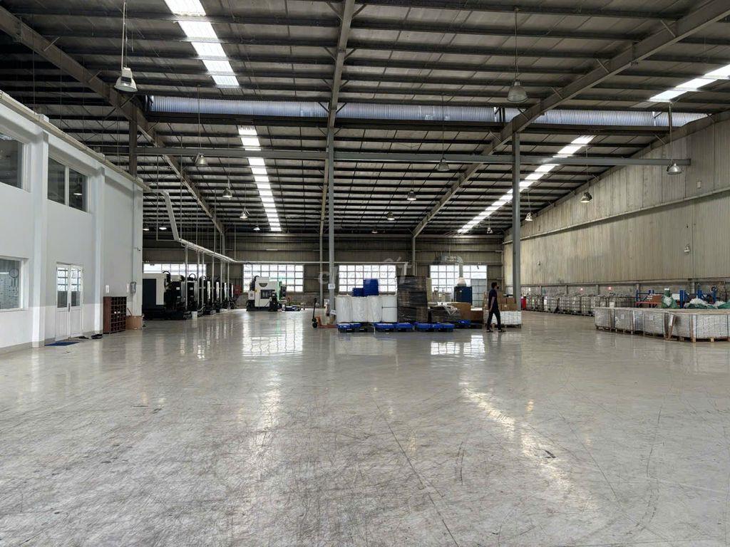 CHO THUÊ KHO XƯỞNG KCN LONG HẬU – 1.800M² – CONTAINER 24/7