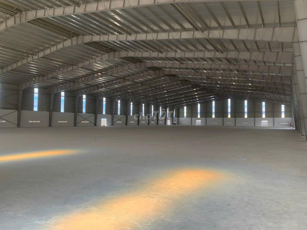 Cho thuê kho xưởng KCN Đức Hòa 12.800m², xưởng 8.600m², giá 4 USD/m²