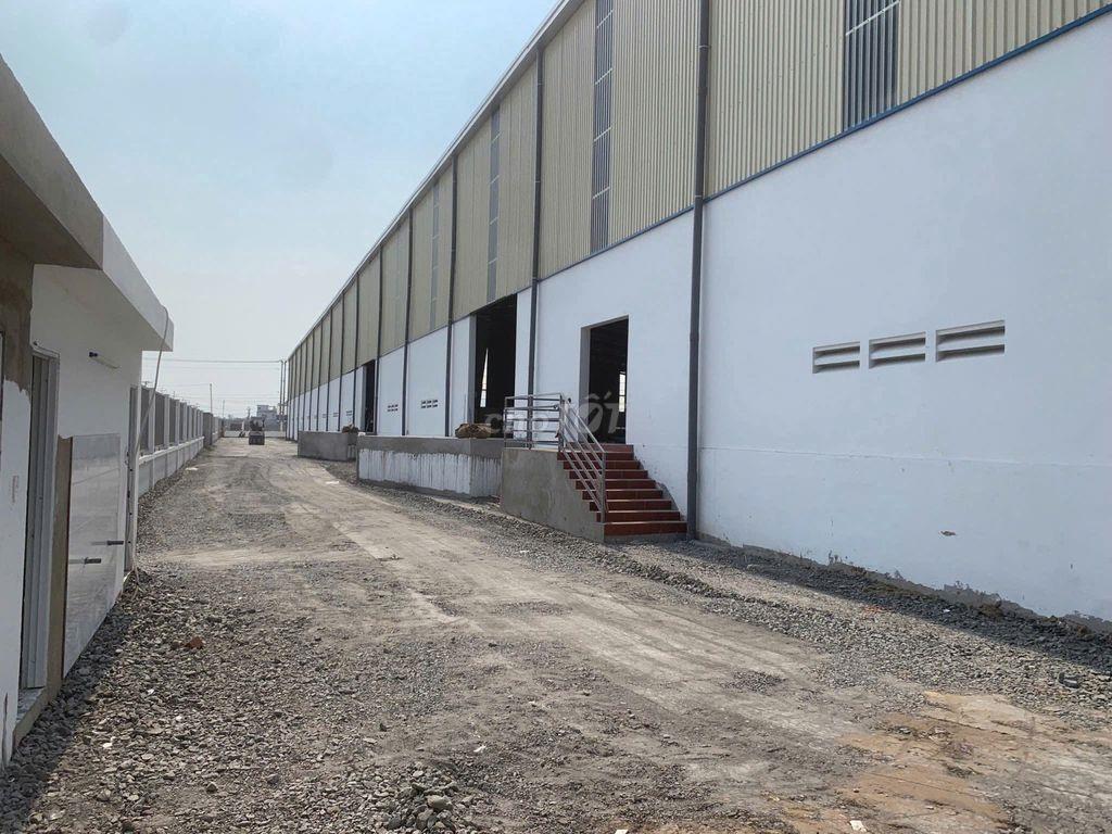 Cho thuê kho xưởng KCN Đức Hòa 12.800m², xưởng 8.600m², giá 4 USD/m²