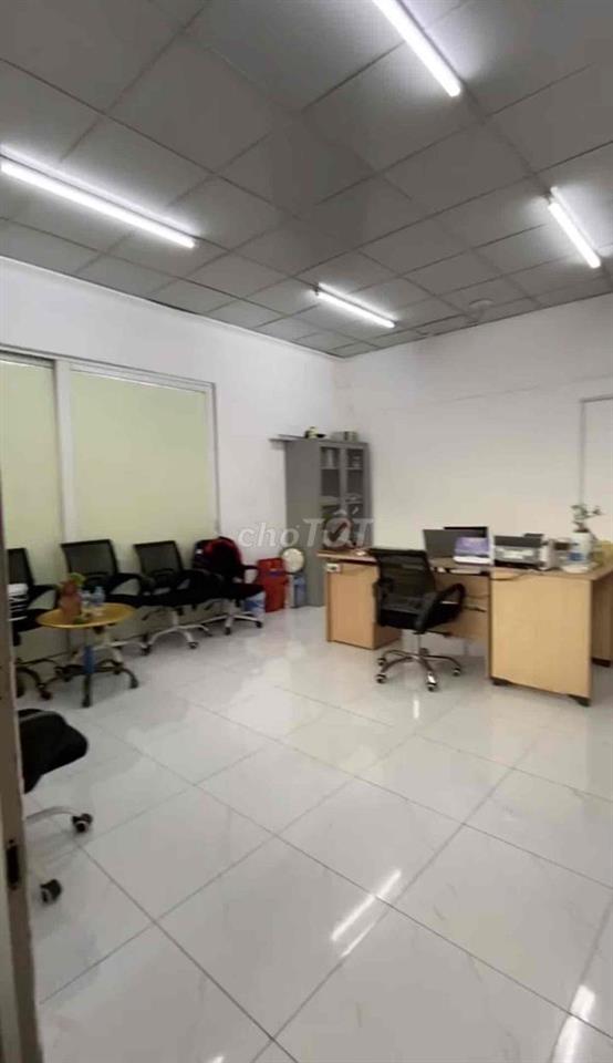 Cho thuê kho xưởng 1200m 1/đường Tô Ký giá 48 triệu