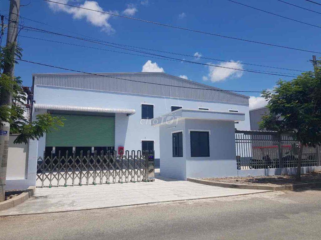 BÁN XƯỞNG HOẶC CHO THUÊ XƯỞNG 3052m2 KHU CÔNG NGHIỆP ĐỨC HOÀ III LON