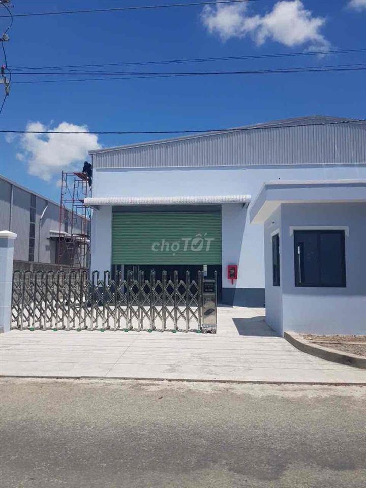 BÁN XƯỞNG HOẶC CHO THUÊ XƯỞNG 3052m2 KHU CÔNG NGHIỆP ĐỨC HOÀ III LON