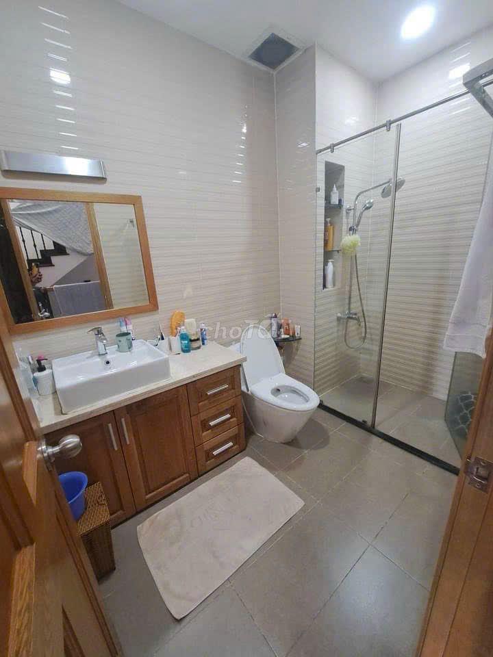 Bán nhà 3 lầu trong khu dân cư phước kiển A giáp Quận 7 khoảng 500m