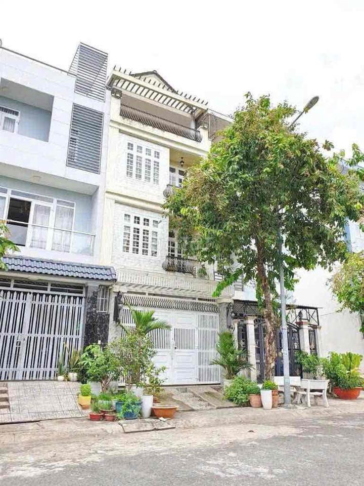 cho thuê nhà 4 tầng kdc đường Phạm Hữu Lầu giá 20 tr